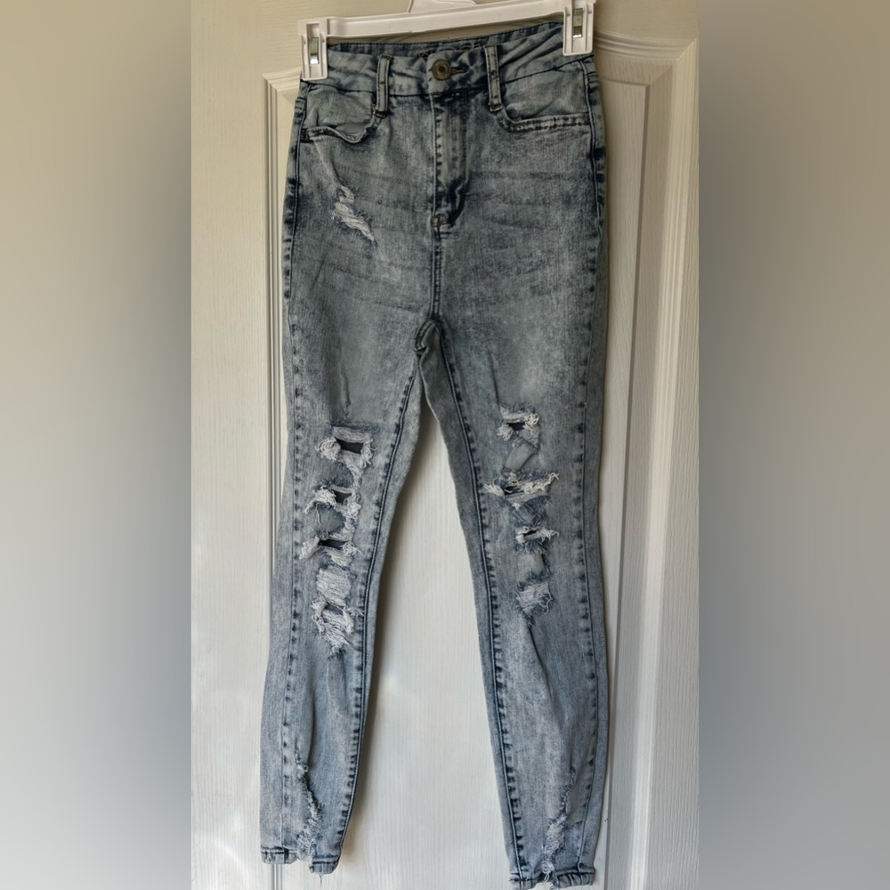 Rue 21 Curvy Size 0 Destroyed Light Wash Jeans